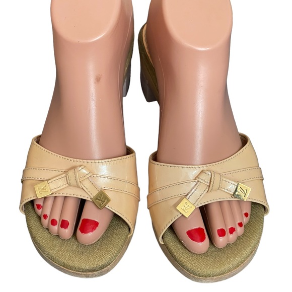 Vintage LOUIS VUITTON pink patent leather slide sandals size 7.5